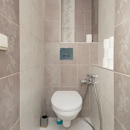 Cozy&quiet, 5 Floor, 800 Meters From Harbour Apartment *